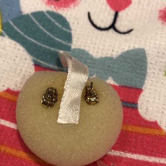 Avon Pearl earrings in the original Easter Egg Box! - Picture 5 of 6